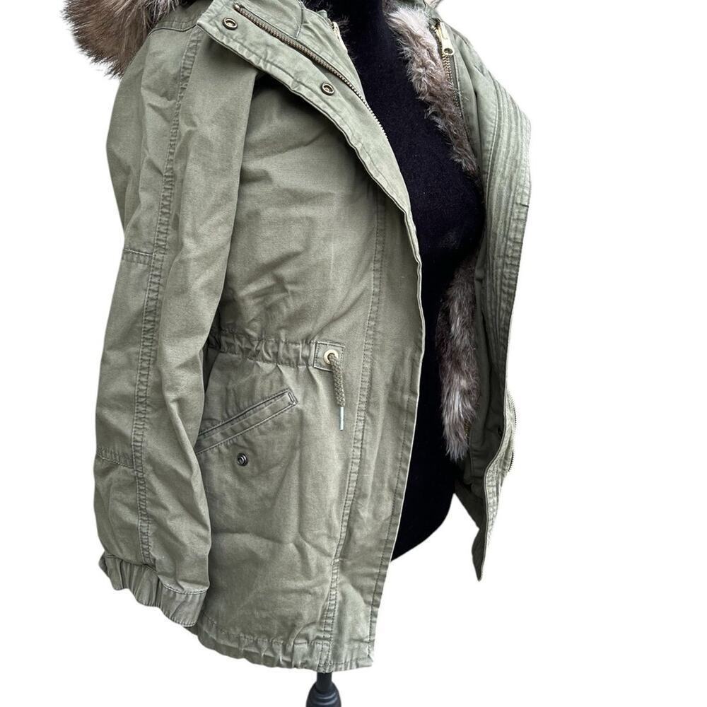 Gap KIDS SIZE M REGULAR. olive green jacket & hood that has a removable lining
